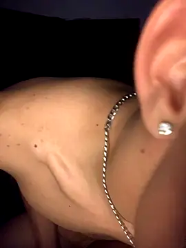 gabrielzinnnn085 online show from October 18, 2025, 2:57 am