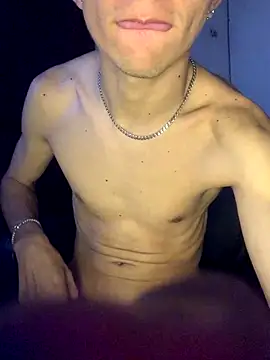 gabrielzinnnn085 online show from October 22, 2025, 9:24 pm