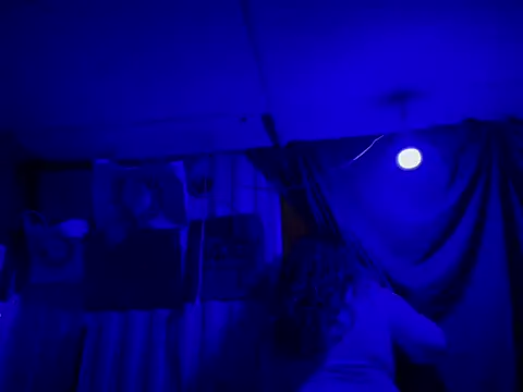 mamifresita online show from November 14, 2025, 3:21 am