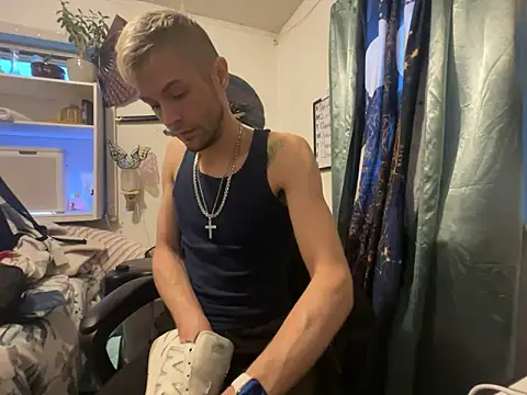 Snapshot of Trystan_Spellman chatting on May 7, 2026, 12:37 am Trystan Spellman online show from May 7, 2026, 12:37 am