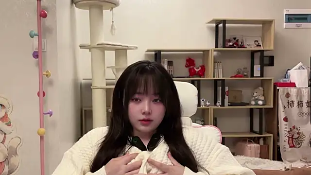 Chenjing0 online show from March 9, 2026, 12:52 pm