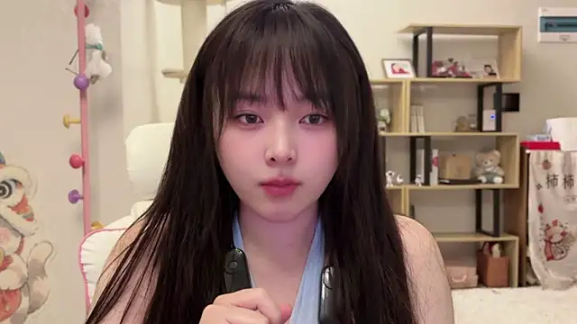 Chenjing0 online show from February 12, 2026, 12:49 pm