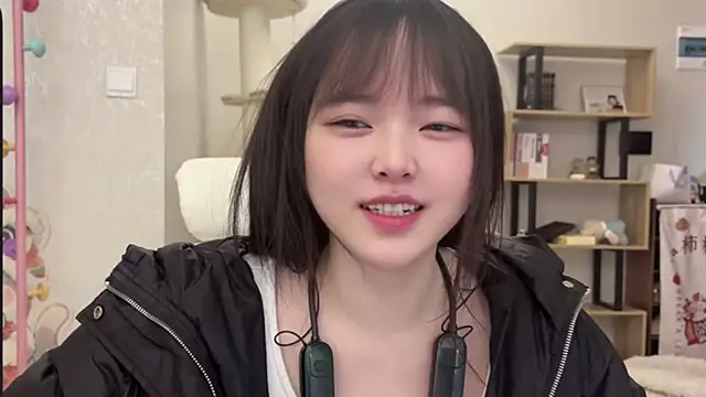 Chenjing0 online show from November 28, 2025, 4:12 am