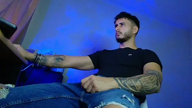 Snapshot of XanderCage99 chatting on October 16, 2025, 5:16 am XanderCage99 online show from October 16, 2025, 5:16 am