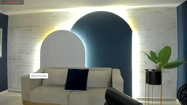 Snapshot of NiaSalvatore chatting on April 28, 2026, 7:07 pm NiaSalvatore online show from April 28, 2026, 7:07 pm