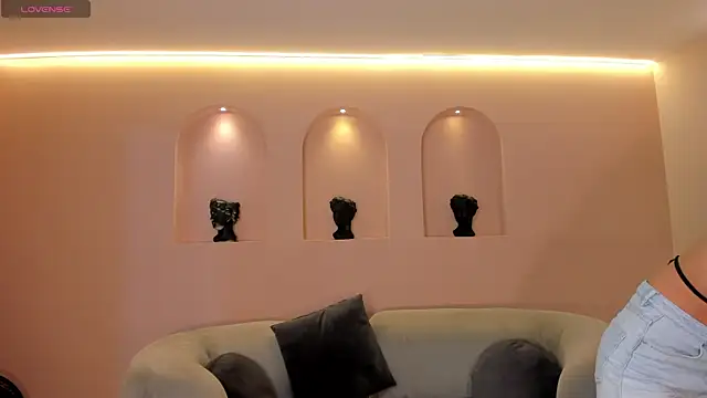 Snapshot of NiaSalvatore chatting on October 30, 2025, 6:27 pm NiaSalvatore online show from October 30, 2025, 6:27 pm