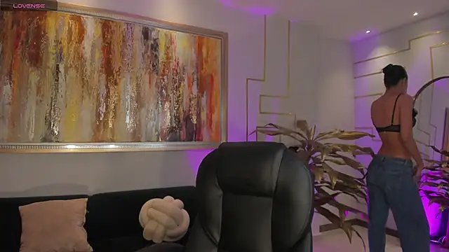 NiaSalvatore online show from February 26, 2026, 3:28 am