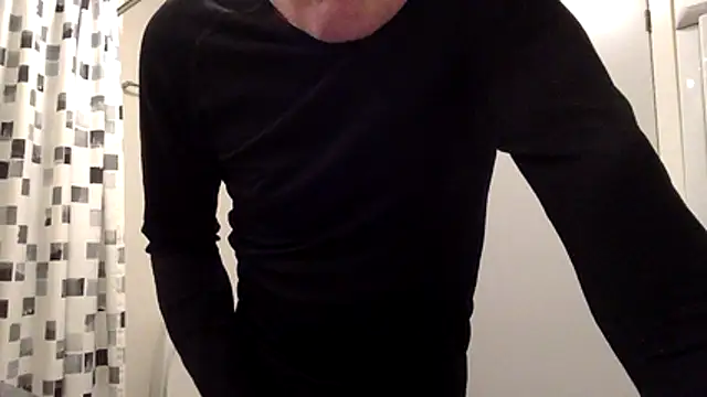 Snapshot of Parleg2 chatting on March 4, 2026, 7:10 pm Parleg2 online show from March 4, 2026, 7:10 pm