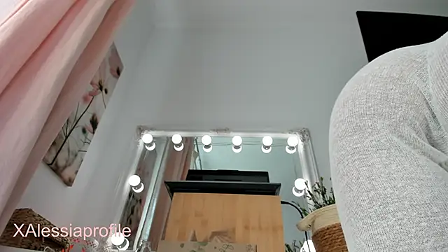 Snapshot of AlessiaAllegra chatting on June 15, 2026, 8:14 am AlessiaAllegra online show from June 15, 2026, 8:14 am