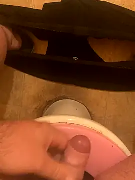 Snapshot of balint35 chatting on October 21, 2025, 8:52 pm balint35 online show from October 21, 2025, 8:52 pm