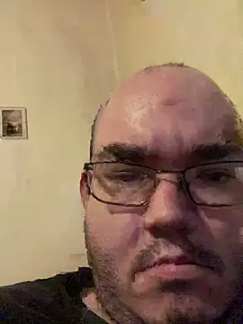 Snapshot of balint35 chatting on January 1, 2025, 5:22 pm balint35 online show from January 1, 2025, 5:22 pm