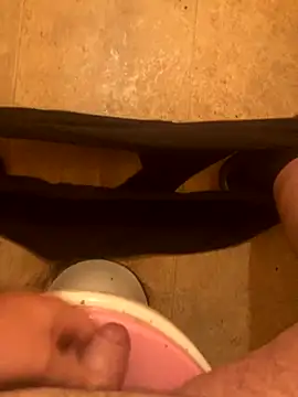 Snapshot of balint35 chatting on September 21, 2025, 11:37 am balint35 online show from September 21, 2025, 11:37 am