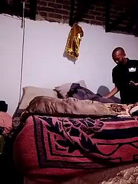 Snapshot of KMbesxxx chatting on October 18, 2025, 9:28 pm KMbesxxx online show from October 18, 2025, 9:28 pm