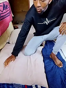 KMbesxxx online show from January 6, 2026, 4:27 am