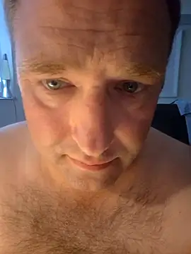 Snapshot of Fonzi1977 chatting on September 19, 2025, 12:42 pm Fonzi1977 online show from September 19, 2025, 12:42 pm