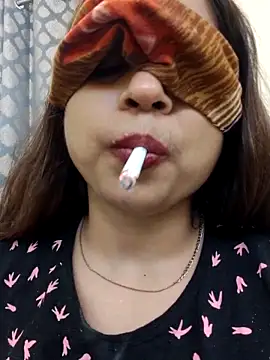 shreya1765 online show from October 19, 2025, 11:57 am