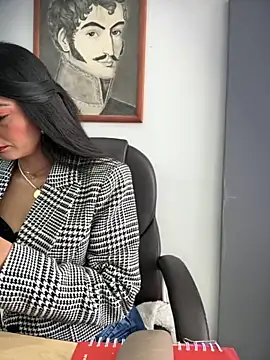 BELLA--26 online show from November 18, 2025, 2:31 pm