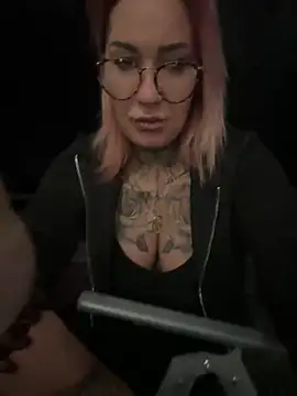 Snapshot of Mia-Fuchs chatting on March 12, 2025, 5:02 am Mia-Fuchs online show from March 12, 2025, 5:02 am