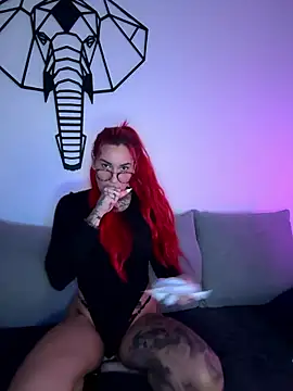 Snapshot of Mia-Fuchs chatting on September 29, 2025, 5:36 am Mia-Fuchs online show from September 29, 2025, 5:36 am