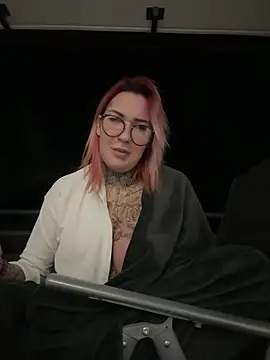 Snapshot of Mia-Fuchs chatting on February 11, 2025, 4:55 am Mia-Fuchs online show from February 11, 2025, 4:55 am