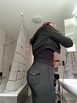 Snapshot of Mia-Fuchs chatting on January 8, 2026, 2:23 pm Mia-Fuchs online show from January 8, 2026, 2:23 pm