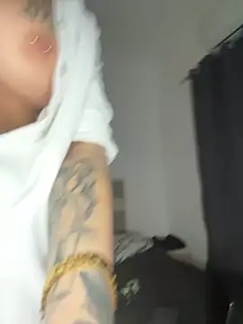 Snapshot of Mia-Fuchs chatting on March 15, 2025, 6:54 pm Mia-Fuchs online show from March 15, 2025, 6:54 pm