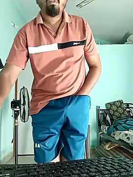 Snapshot of Desi_Heat chatting on January 29, 2025, 5:13 pm Desi Heat online show from January 29, 2025, 5:13 pm