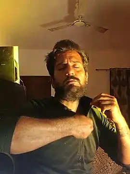 MAGNETICDADDY8 online show from December 18, 2025, 5:17 pm