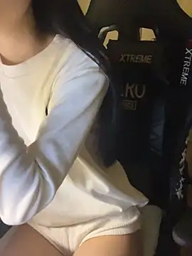 michikami18 online show from January 8, 2025, 8:27 am