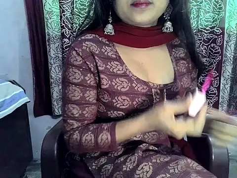 SIYA MAVI online show from December 17, 2025, 4:39 am