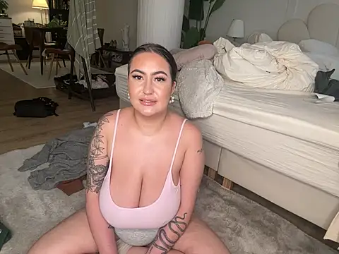 Snapshot of rosinalux chatting on January 24, 2025, 1:57 pm rosinalux online show from January 24, 2025, 1:57 pm