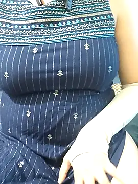 Snapshot of mallupriyapriya chatting on June 29, 2026, 5:47 am mallupriyapriya online show from June 29, 2026, 5:47 am