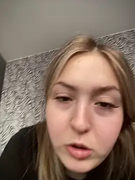 Emilie Kitty online show from January 6, 2025, 9:41 am