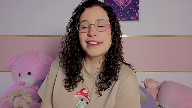 Snapshot of Charlotte__Miller chatting on November 28, 2025, 12:05 pm Charlotte Miller online show from November 28, 2025, 12:05 pm