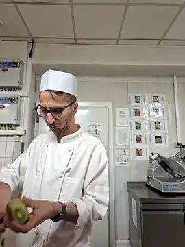 HoundingIniquity online show from June 28, 2026, 11:44 pm