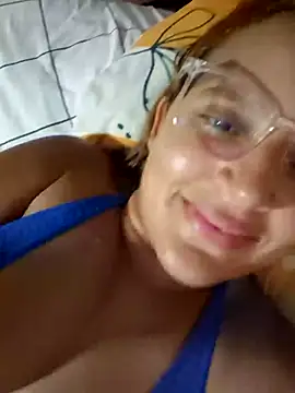 Snapshot of AliceRuivinha2 chatting on March 3, 2025, 8:51 am AliceRuivinha2 online show from March 3, 2025, 8:51 am