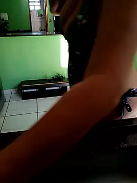 Snapshot of AliceRuivinha2 chatting on February 21, 2026, 10:28 am AliceRuivinha2 online show from February 21, 2026, 10:28 am