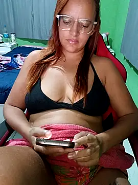 Snapshot of AliceRuivinha2 chatting on February 7, 2026, 10:29 pm AliceRuivinha2 online show from February 7, 2026, 10:29 pm