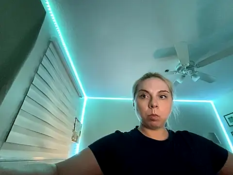 HappyIva online show from November 27, 2025, 8:04 am