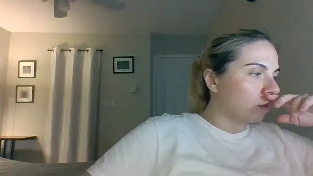 HappyIva online show from October 8, 2025, 5:20 am