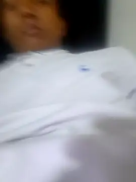 EmiroAndr3S online show from November 20, 2025, 12:22 am