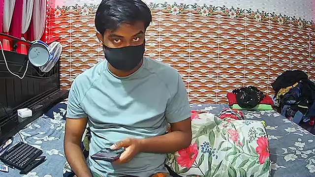 Hot Nila online show from May 13, 2026, 3:13 am
