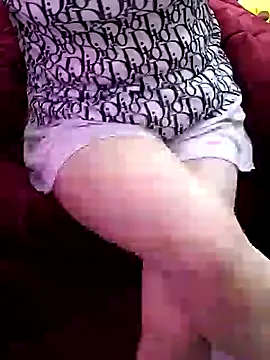 Hunhen23love online show from January 12, 2025, 5:01 pm