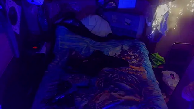 Snapshot of bluedragon0525 chatting on October 21, 2025, 8:36 am bluedragon0525 online show from October 21, 2025, 8:36 am