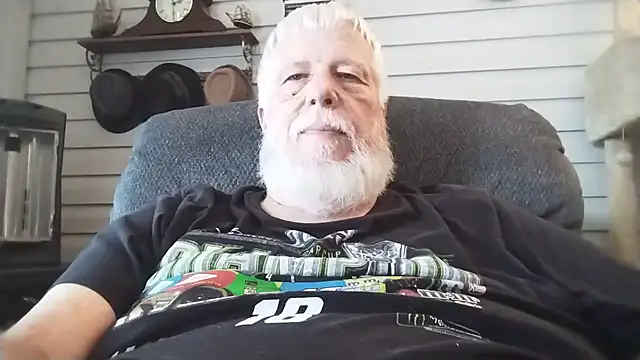 Snapshot of Futura_intx chatting on June 3, 2026, 7:29 pm Futura intx online show from June 3, 2026, 7:29 pm