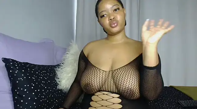 Snapshot of sexytinashe21 chatting on February 19, 2025, 5:16 am sexytinashe21 online show from February 19, 2025, 5:16 am