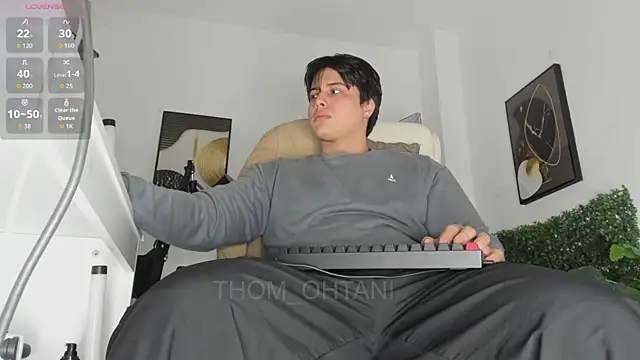 Snapshot of Thom_Ohtani chatting on April 18, 2026, 1:57 pm Thom Ohtani online show from April 18, 2026, 1:57 pm