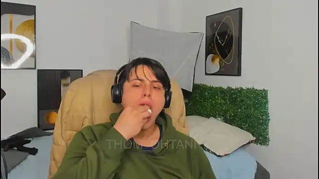 Snapshot of Thom_Ohtani chatting on May 13, 2026, 11:34 pm Thom Ohtani online show from May 13, 2026, 11:34 pm