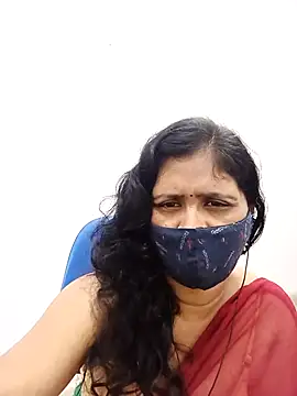 Snapshot of Lucky-Deepthi chatting on March 4, 2025, 11:32 pm Lucky-Deepthi online show from March 4, 2025, 11:32 pm