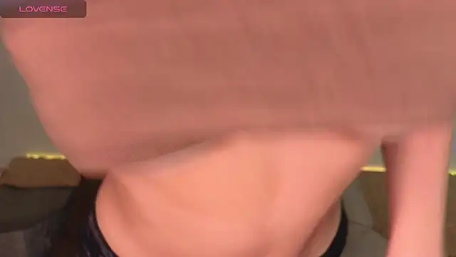 Snapshot of emilytrays chatting on November 6, 2025, 11:14 am emilytrays online show from November 6, 2025, 11:14 am